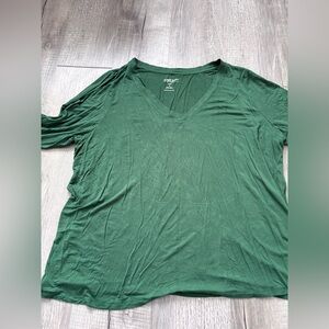 Torrid Super Soft Knit  V-Neck tee size 4